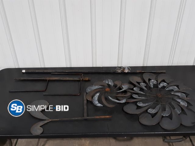 Lot 58-21578 - Metal Sunflower Wind Spinner - used condition