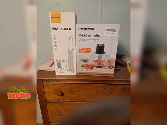Lot 59-76034 - Meat slicer..hand held..Meat grinder 4 speed..never used