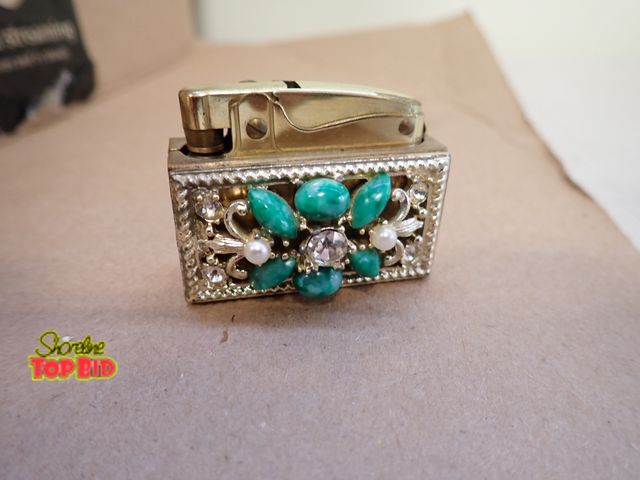 Lot 59-30018 - Vintage Lester Japan Flint Ladies Lighter, Great Condition