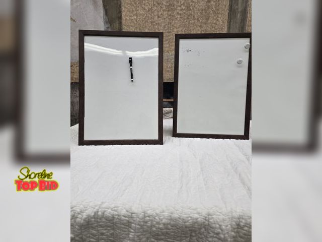 Lot 59-76015 - 2 white boards with 2 magnets  and 1 marker