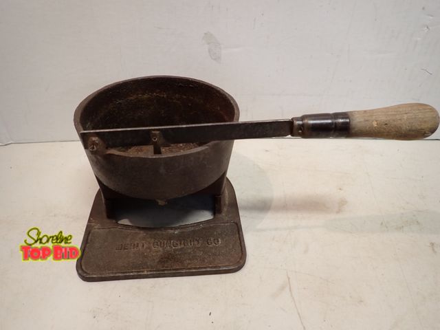 Lot 59-14583 - Antique Cast Iron Merit Gunsight Co. Lead Melting Pot Founded 1934