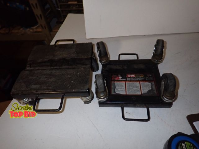 Lot 59-43698 - 2 Big Red 1500 Rolling Jacks