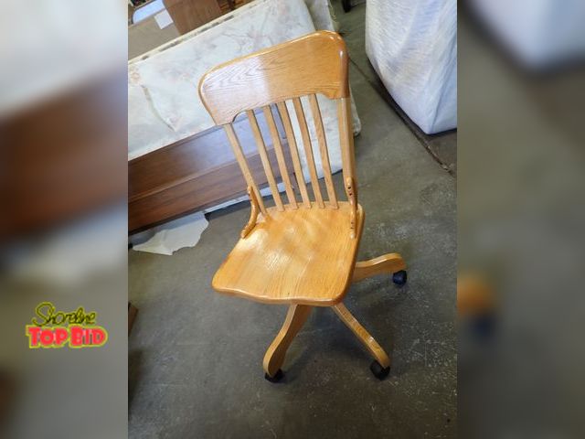 Lot 59-41101 - Solid Oak Desk Chair