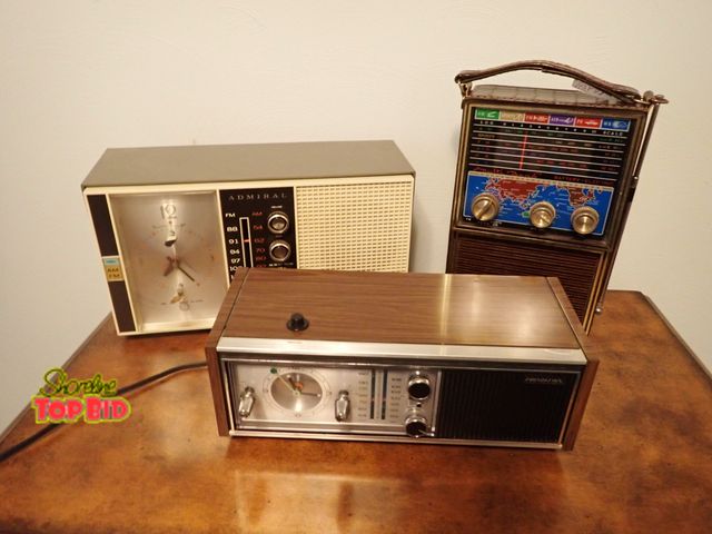 Lot 59-43466 - 3 Vintage Radio/Alarm Clock Power Up - No Sound