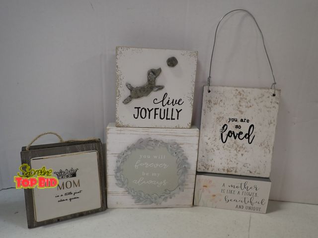 Lot 59-43616 - 5 Decorative Wood Decor