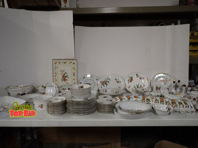 Lot 59-50024 - Large Dinnerware Set, Made in England Evesham Fine Porcelain Oven to Table Ware