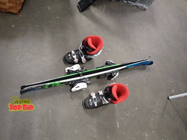 Lot 59-96055 - Kid's Skis with Boots