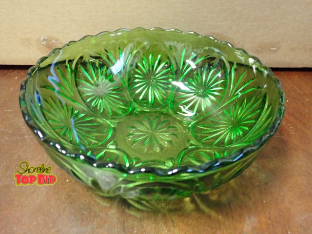 Lot 59-10250 - 1960s Anchor Hocking Cameo &amp; Star Green Round Vegetable Bowl, Scalloped Edge Starburst Design, N...