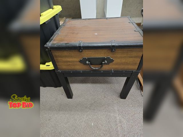 Lot 59-76035 - End table with drawer
