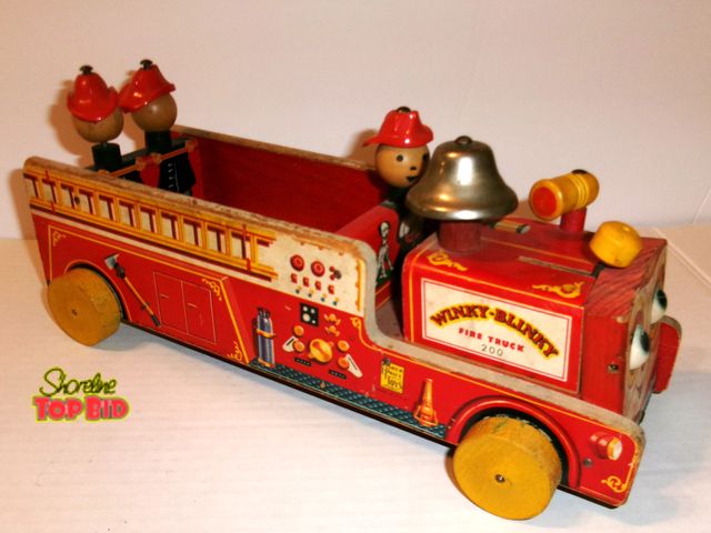 Lot 59-74484 - Vintage 1954 Fisher Price Toys Winky-Blinky Fire Truck Pull Toy No. 200 Works!