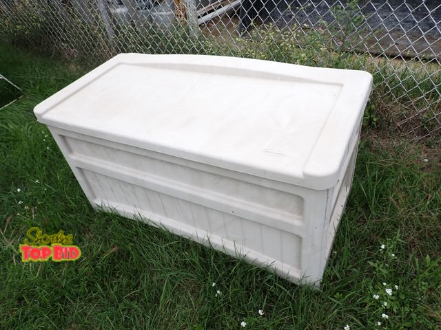 Lot 59-21236 - Suncast Deck Box