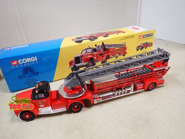 Lot 59-41733 - Arial ladder truck die cast model 11" long
