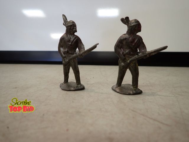 Lot 59-13006 - 2 Pewter Native American Soldiers 2 1/2" tall