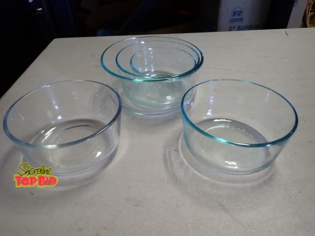 Lot 59-21431 - Pyrex Bowl Set