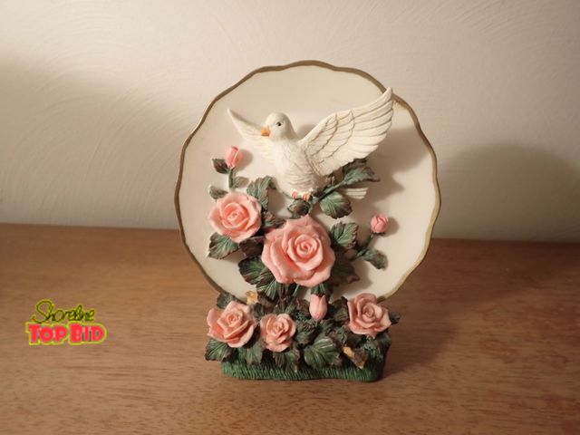 Lot 59-43285 - Heritage House "Symbol of Peace" Collector's Bird &amp; Floral Decor
