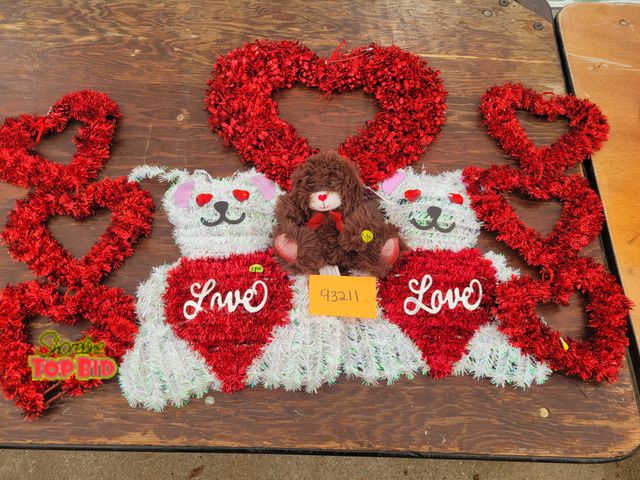 Lot 59-93211 - Valentine’s Day Lot! Don’t miss out on this adorable five item Valentine’s Day lot! Just enough deco...