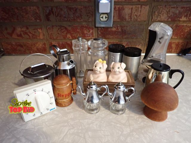 Lot 59-43567 - Vintage Salt &amp; Pepper Shakers &amp; More