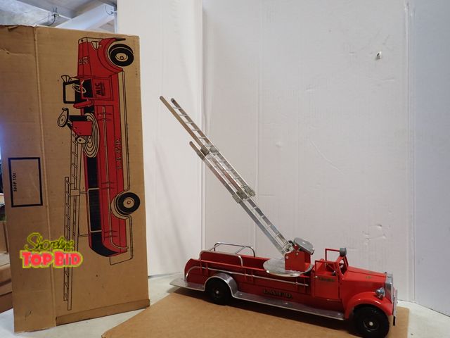 Lot 59-20074 - Smith-Miller Fire Ladder Truck, Mint Condition with Original Box