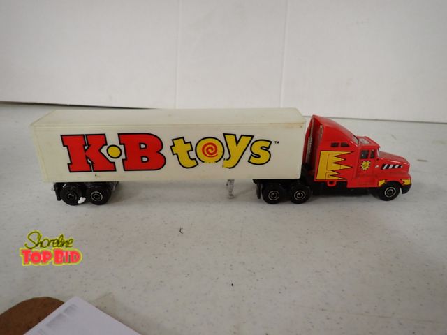 Lot 59-50037 - Matchbox Convoy Series Diecast Truck and Plastic Trailer