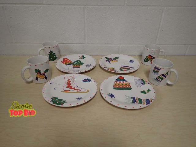 Lot 59-13163 - Crate &amp; Barrel Holiday Set of 4 Plates and Mugs