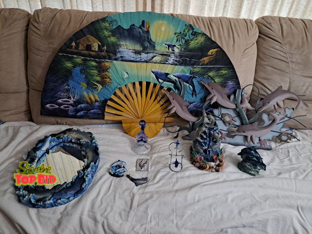 Lot 59-76064 - DOLPHINS..Fan from Hawaii..mirror.. Knicks knacks..metal hanging..magnets
