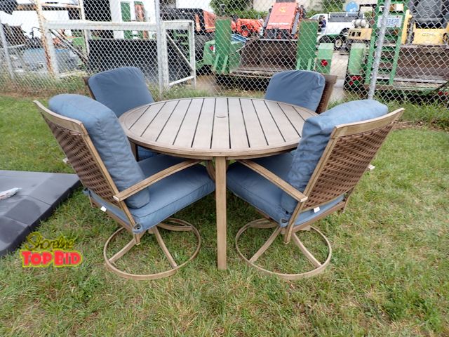 Lot 59-21008 - Hampton Bay Geneva 5-pc Brown Wicker Outdoor Patio Dining Set, Round Metal Table with Cushions for C...