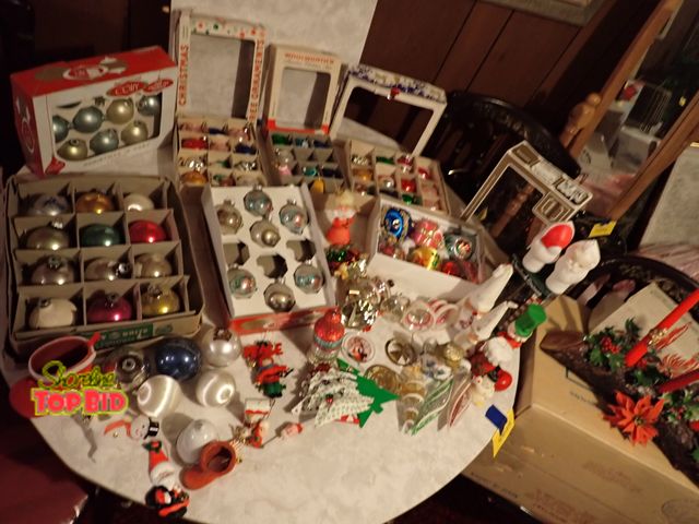 Lot 59-43118 - Awesome Vintage 50s, &amp; 60s Christmas Tree Ornaments, Candles &amp; More