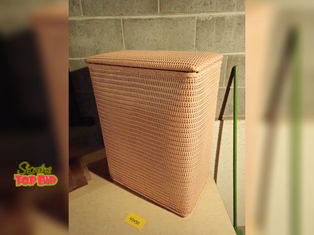 Lot 59-43450 - 1960s Pink Hamper