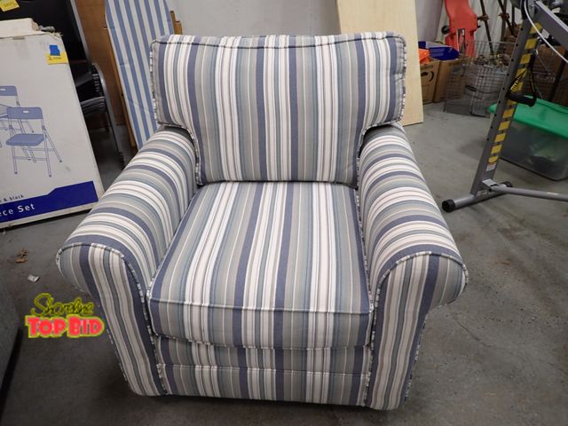 Lot 59-21035 - Beautiful Braxton Culler Swivel Armchair, Classic Signature Coastal-Style Brand, Like Brand New, fro...