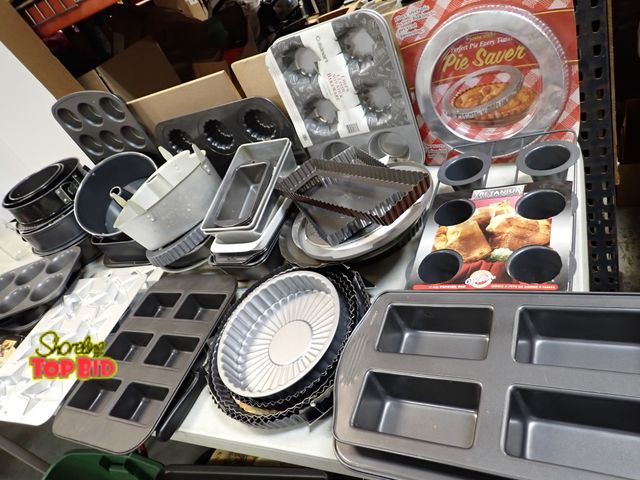 Lot 59-41596 - Huge Bakeware Lot