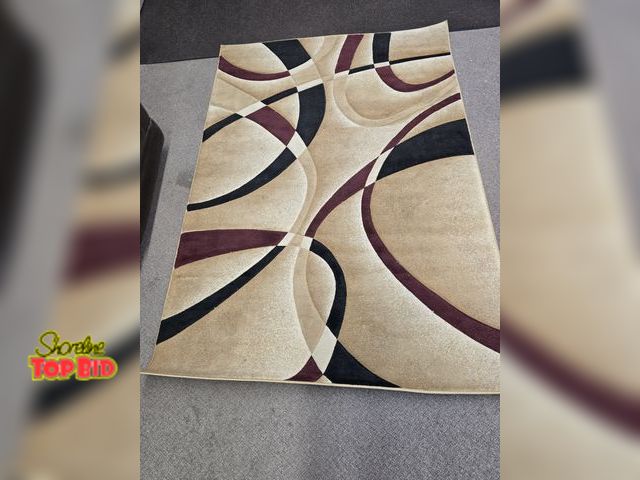 Lot 59-76018 - 92x 63 area rug
