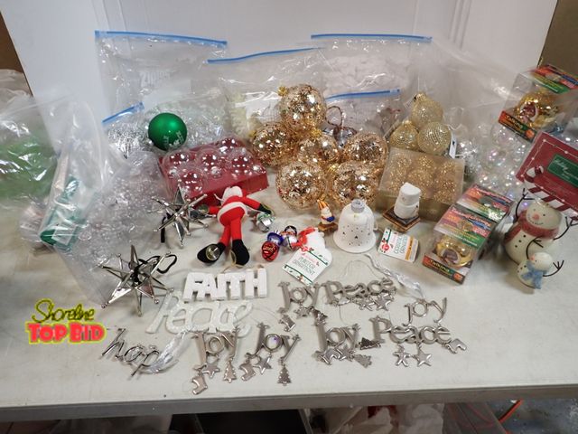 Lot 59-41660 - Beautiful Christmas ornaments