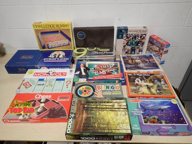 Lot 59-33037 - Game &amp; Puzzle Lot