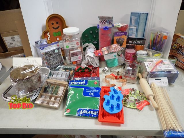 Lot 59-41799 - Large baking lot