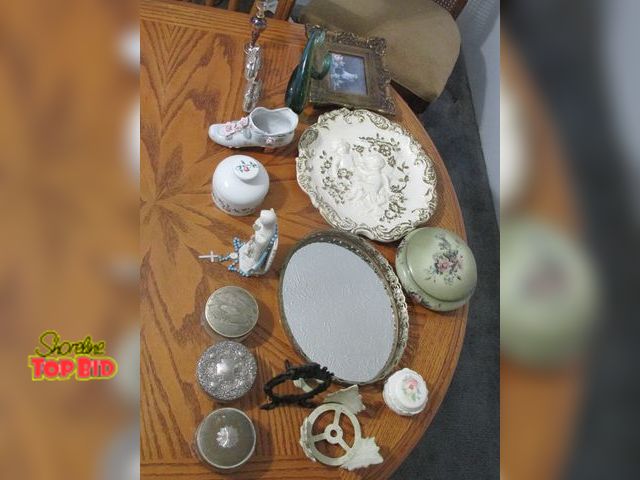 Lot 59-10118 - 13 different curios, all in good condition.  There are more than 13 items in this grouping, but wher...