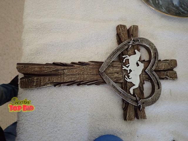 Lot 59-43512 - Trinx Horseshoe Heart with Horses Hanging Barnyard Rustic Cross