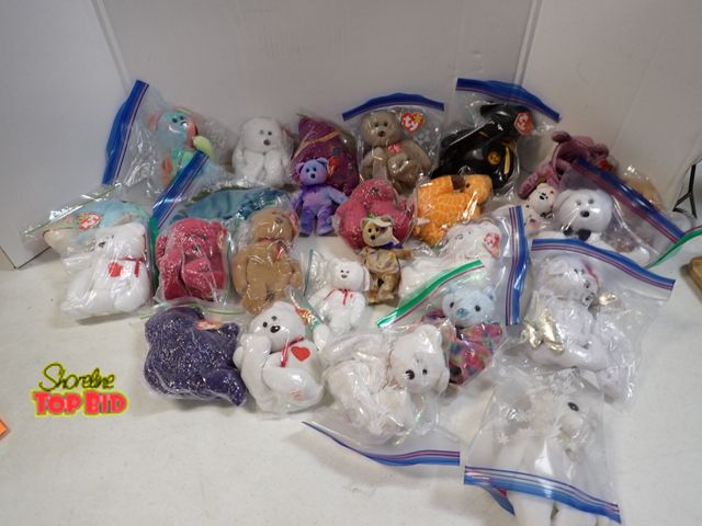 Lot 59-43425 - 21 Collectible Beanie Babies