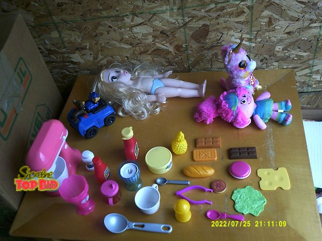 Lot 59-86025 - fun collection of toy food/utensils, dolls, etc