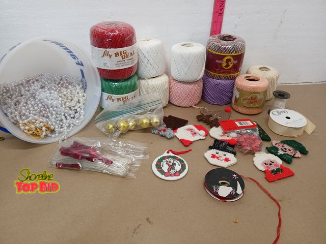 Lot 59-71078 - Crochet thread arts and crafts lot