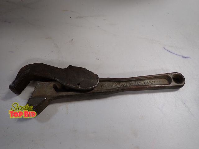 Lot 59-14182 - 14" Magnum Tool Co. Adjustable Pivot Pipe Wrench by Muesco Houston Texas USA, Rare