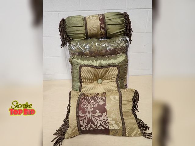 Lot 59-21313 - Fancy King Size Comforter Set, has been dry cleaned