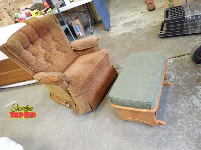 Lot 59-41094 - Cozy La-Z-Boy Rocker Recliner with Foot Ottoman Glider