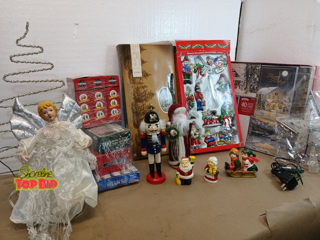 Lot 59-71015 - Christmas decorations lights and tree topper