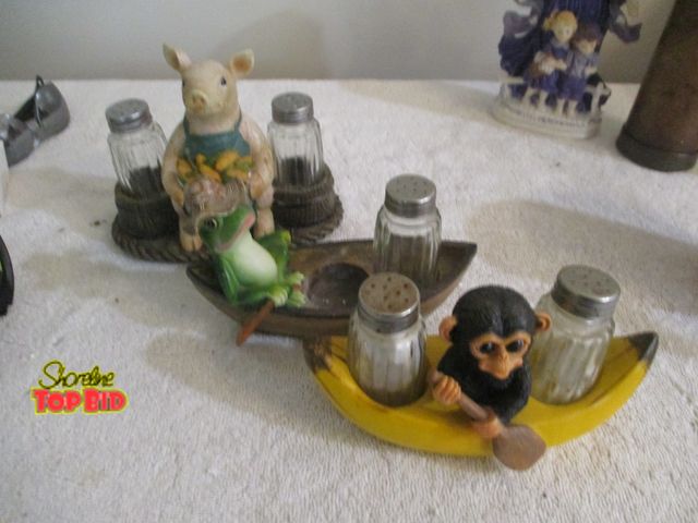 Lot 59-92028 - Other pig, frog, monkey salt and pepper