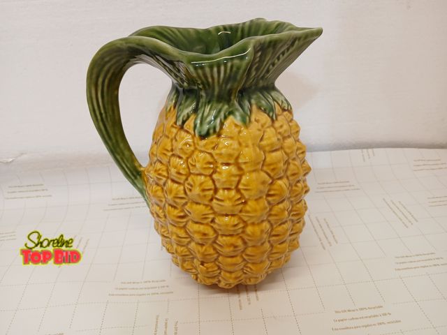 Lot 59-71040 - Lovely Pinapple vase olfair no chips