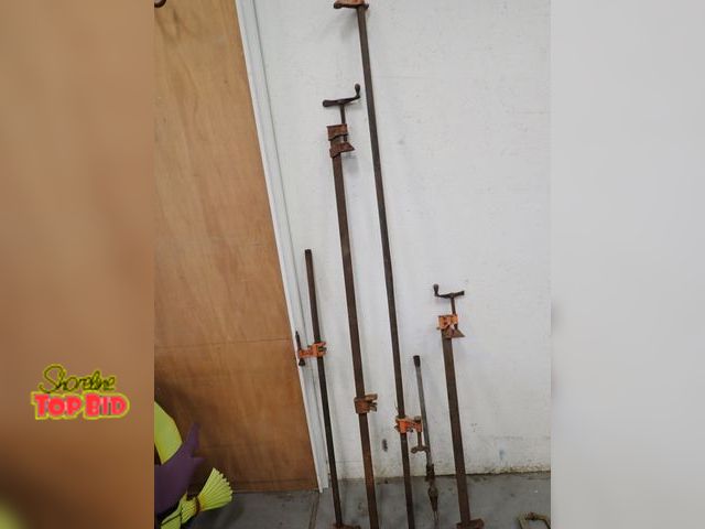 Lot 59-20166 - 5 Various Pipe Clamps