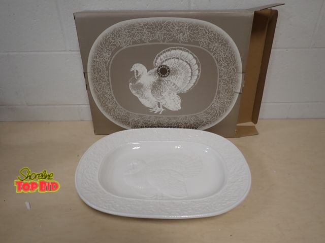 Lot 59-41023 - Martha Stewart Embossed Turkey Platter, Excellent Condition - Beautiful in Original Box