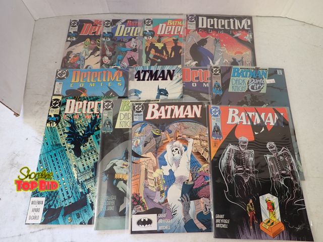 Lot 59-51045 - 12 Vintage Batman DC Comic Books