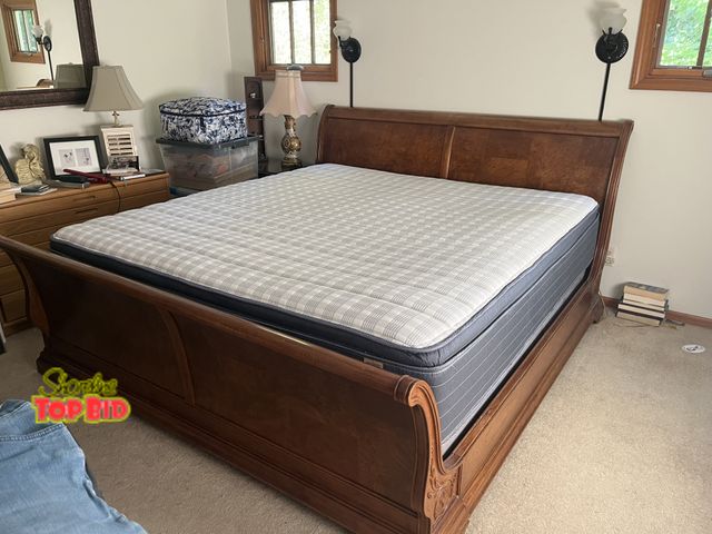 Lot 59-50106 - Henredon King Size Sleigh Bed with Hemmingway Nattress &amp; Box Spring. Beautiful, Great Condition