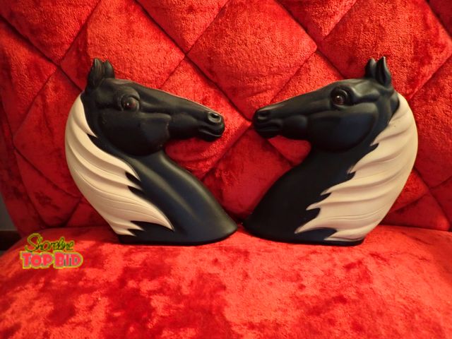Lot 59-43409 - Vintage Pair of Chalkware Horse Head Wall Hanging